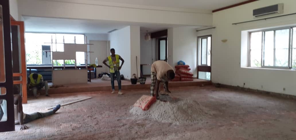 Réalisation d'une chape et pose de carrelage